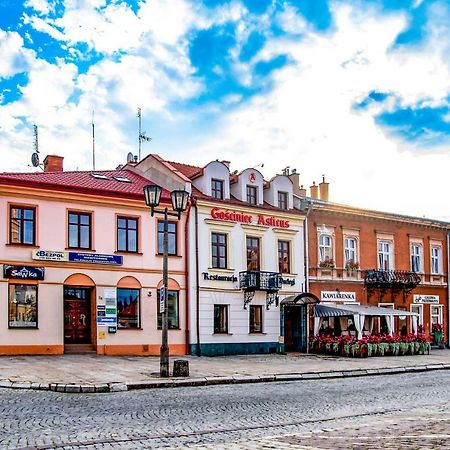 Gosciniec Asticus Bed & Breakfast Jaroslaw Exterior photo