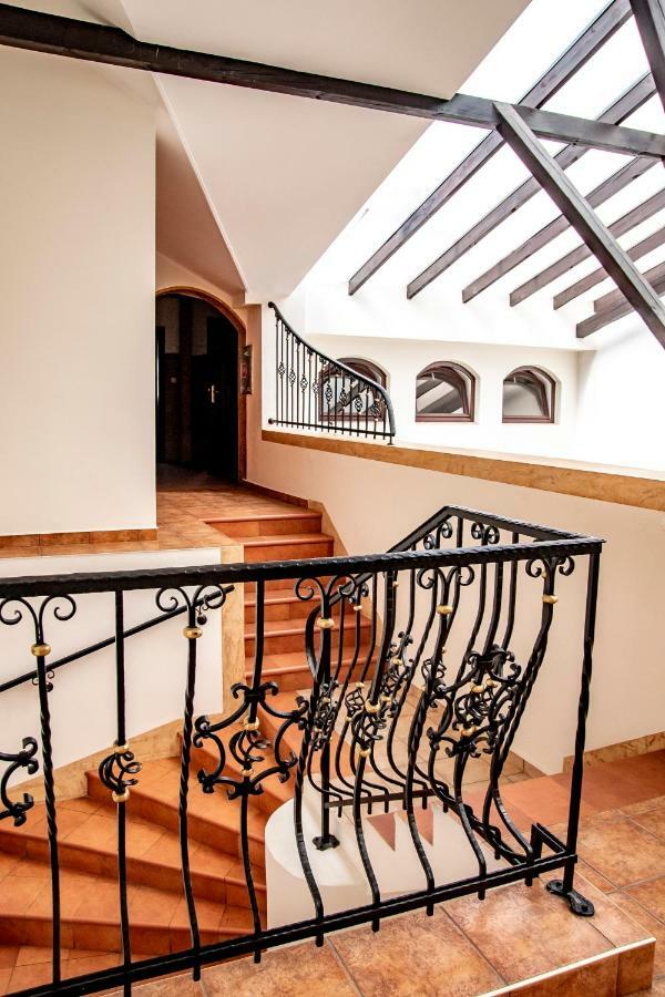 Gosciniec Asticus Bed & Breakfast Jaroslaw Exterior photo