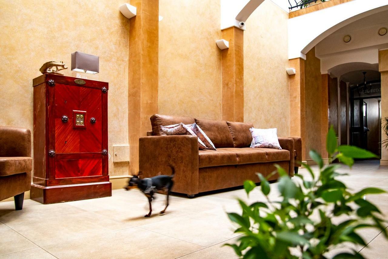Gosciniec Asticus Bed & Breakfast Jaroslaw Exterior photo