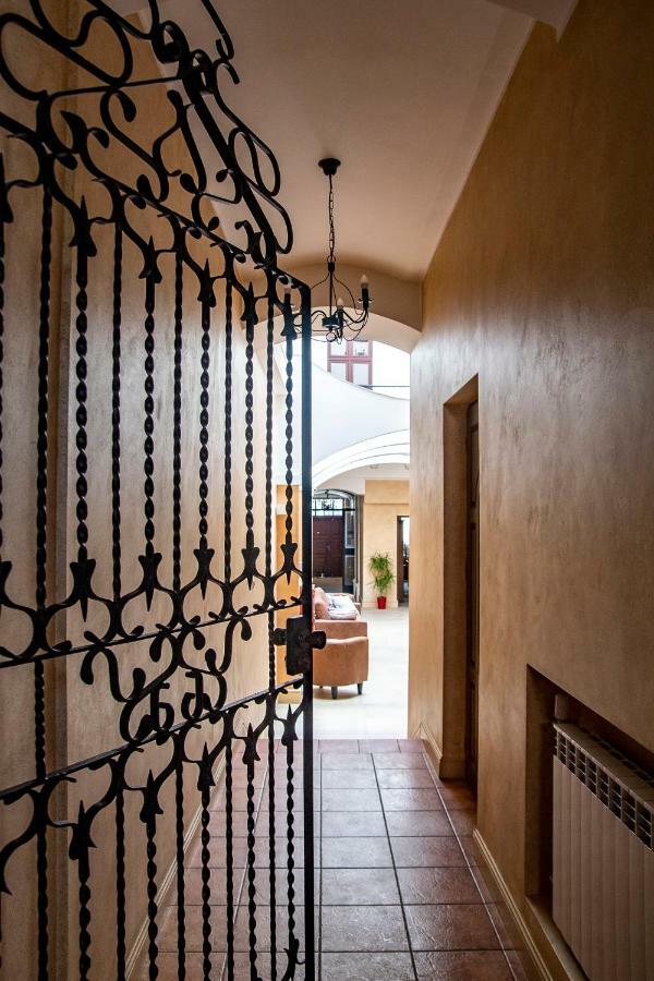 Gosciniec Asticus Bed & Breakfast Jaroslaw Exterior photo