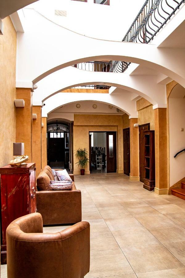 Gosciniec Asticus Bed & Breakfast Jaroslaw Exterior photo