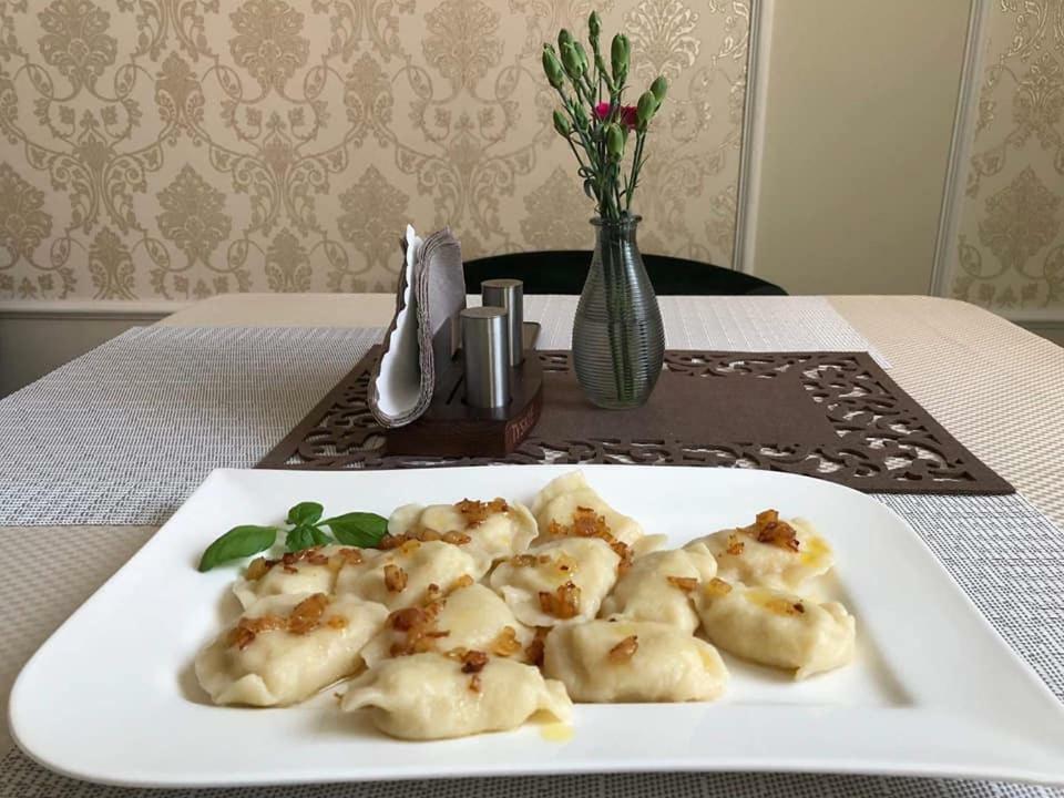 Gosciniec Asticus Bed & Breakfast Jaroslaw Exterior photo